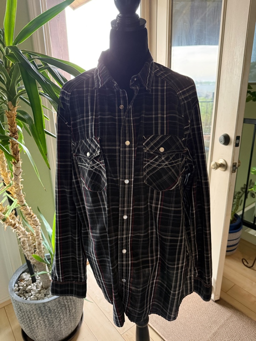 Helix Men’s Black Plaid Long-Sleeve Western Dress Shirt